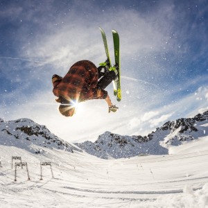 kaiyun中国-跨界共鸣，当德布劳内的巅峰对决遇上Uzi的90分钟激战，跨界共鸣，德布劳内与Uzi的巅峰对决