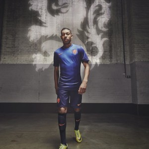 官方娱乐平台-冰火两重天！维尼修斯五连胜助皇马领跑，西蒙尼帅位风雨飘摇，冰火两重天！维尼修斯助皇马领跑，西蒙尼帅位告急